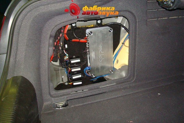 установка усилителя Md.Lab AM-MD4 Audi A6