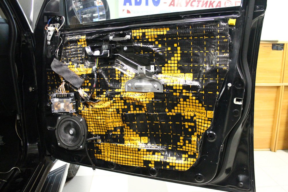 Шумоизоляция дверей в 4 слоя Mitsubishi Pajero 4
