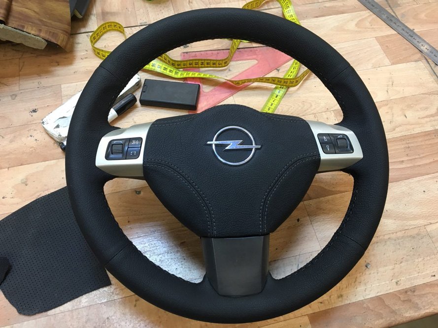 Перетяжка руля автомобиля кожзамом