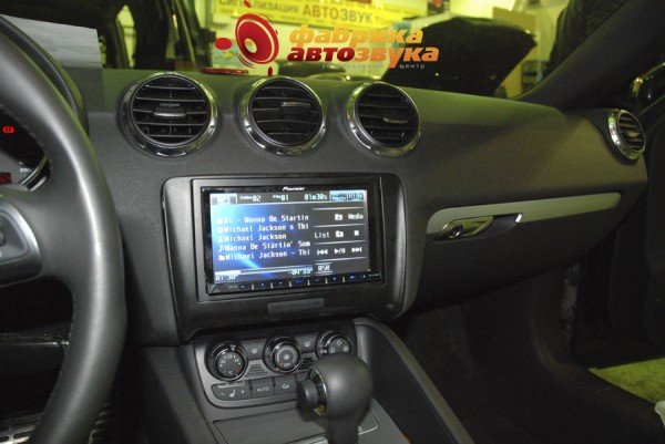 Установка магнитолы Pioneer Pioneer AVH-P4100DVD Audi TT