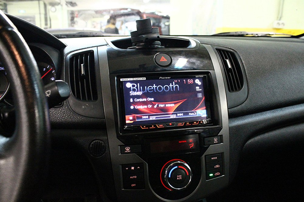 Установка автомагнитолы Pioneer в Kia Cerato
