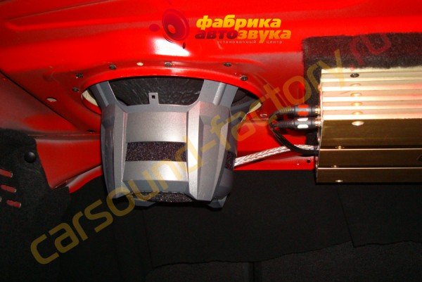 установка сабвуфера в штатное место DLS OA12 Audi A4