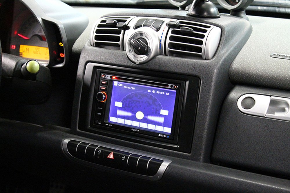 Установка автомагнитолы в Mercedes Smart