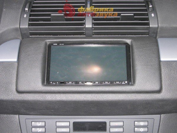 Установка магнитолы Pioneer Pioneer AVIC-HD3 BMW X5