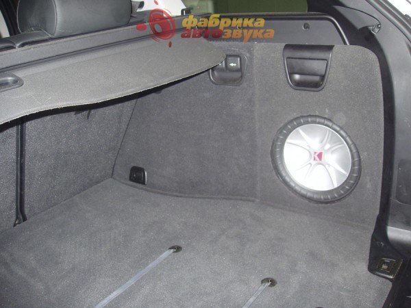 Установка сабвуфера в корпуc стелс Kicker CVR12 BMW X5