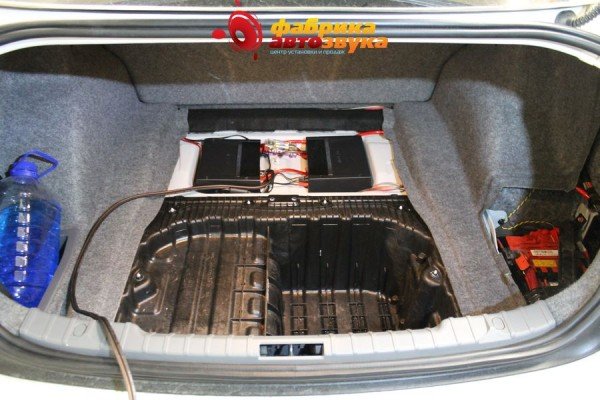 установить усилитель в авто Eton BMW X3