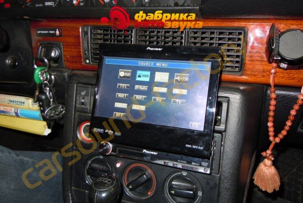 Установка магнитолы с выездным монитором Pioneer AVH-P5900DVD Audi 100