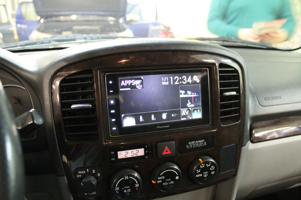 Установка головного устройства в Suzuki Grand Vitara