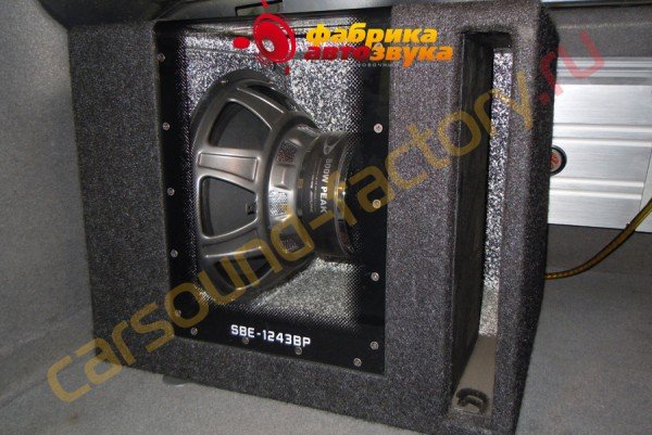 Установка сабвуфера Alpine Alpine SBE-1243BP BMW 5 series