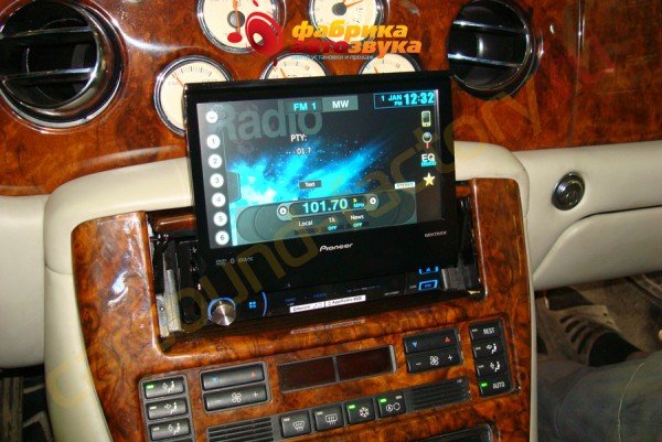 установка автомагнитолы pioneer avh-x7500BT Bentley Arnage