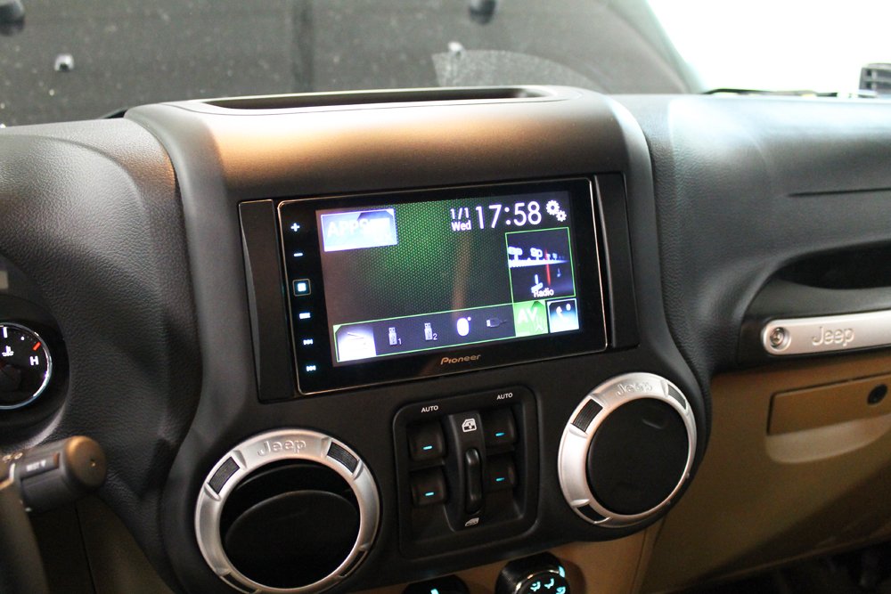 Установка головного устройства в Jeep Wrangler
