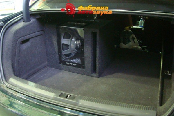 Усилитель и сабвуфер Lanzar HTG167, Stinger SGN13 Audi A4