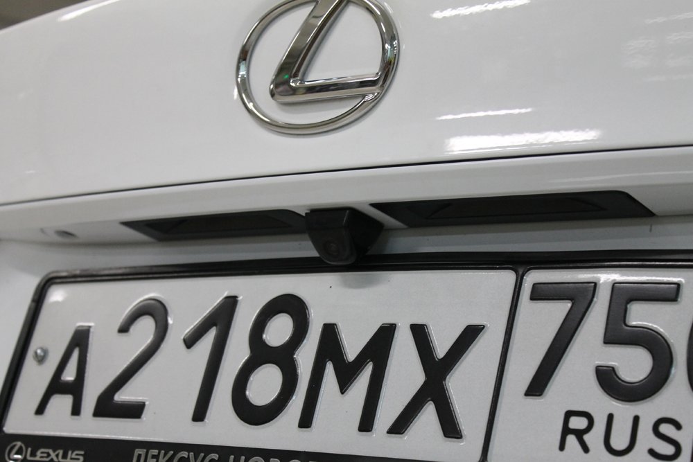 Установка камеры заднего хода в Lexus IS 250