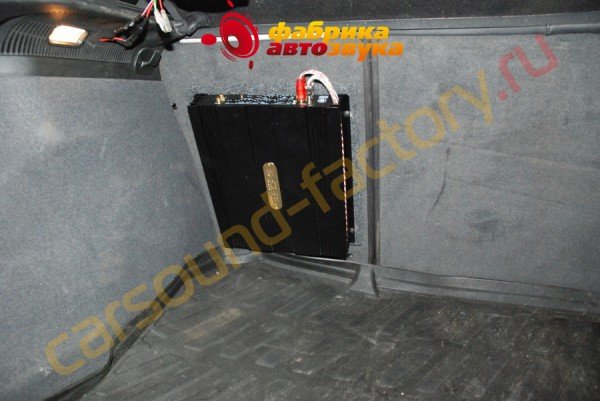 установка усилителя DLS CA450i DLS CA450i Audi A3