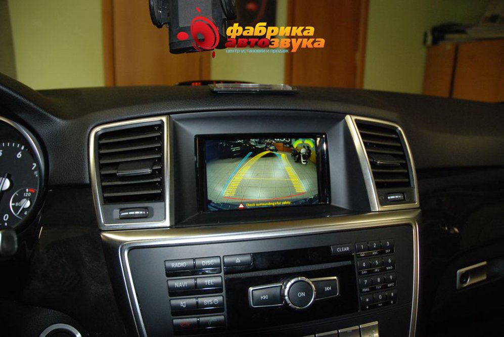 Установка камеры заднего вида в Mercedes ML