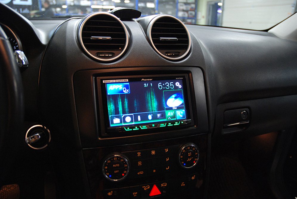 Установка автомагнитолы в Mercedes ML