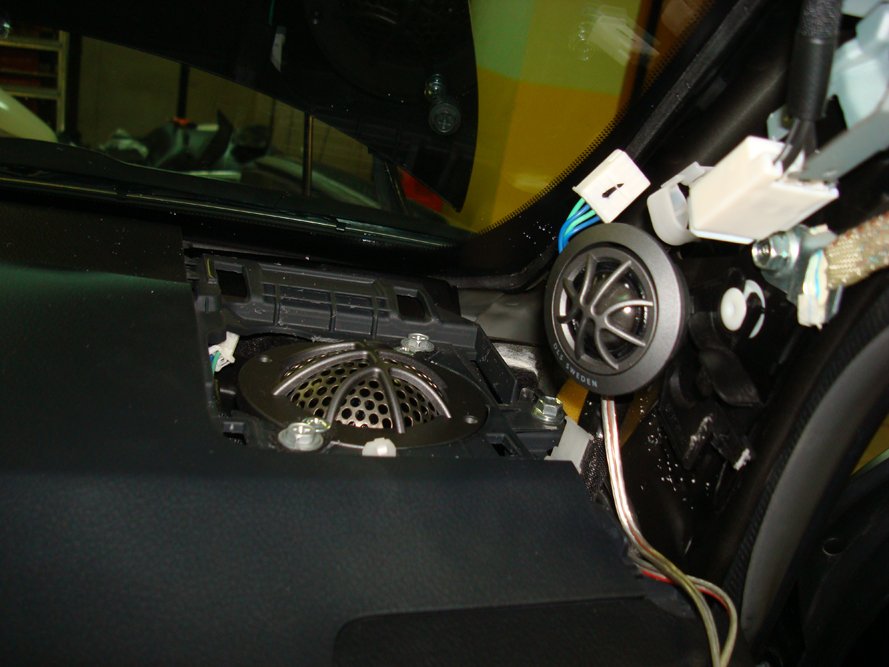 Установка ВЧ динамиков в Toyota Land Cruiser 150