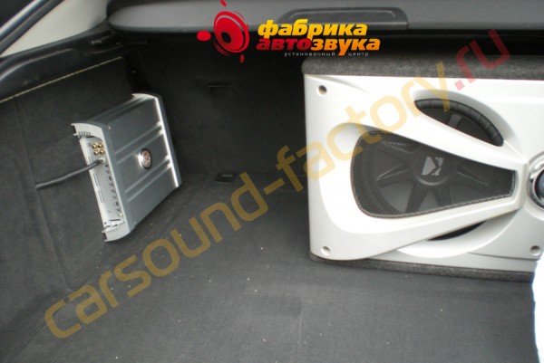 установка сабвуфера Kicker 12 Kicker 12 BMW X6
