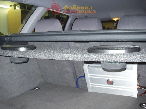 Установка усилителя и сабвуфера Усилитель DLS MA41, акустика DLS 960 Audi A4