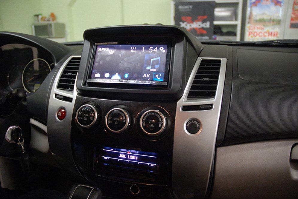 Установка автомагнитолы 2 din в Mitsubishi Pajero Sport
