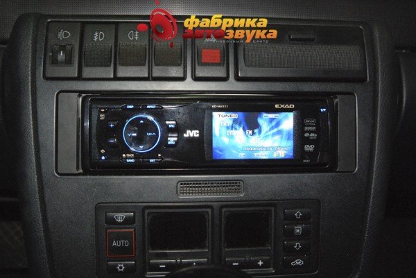 Установка магнитолы JVC JVC KD-AVX11 Audi A4