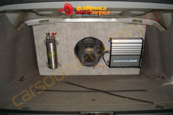 Изготовление подиума для сабвуфера и усилителя carsound BMW 5 series