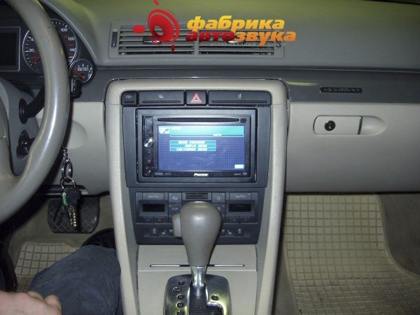 Установка магнитолы Pioneer Pioneer AVH-P4000DVD Audi A4