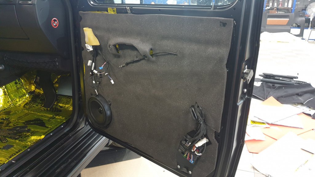 Шумоизоляция передней двери Mercedes G-класс W463