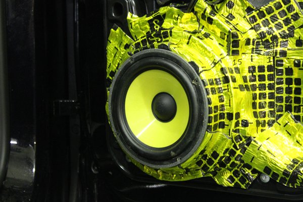 Установка передних динамиков Focal
