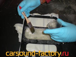 пропитываем смолой стеклоткань
