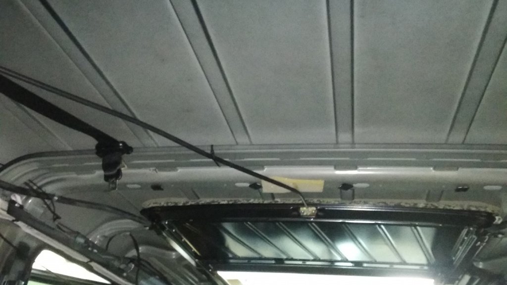 Голый потолок Mercedes G-класс W463